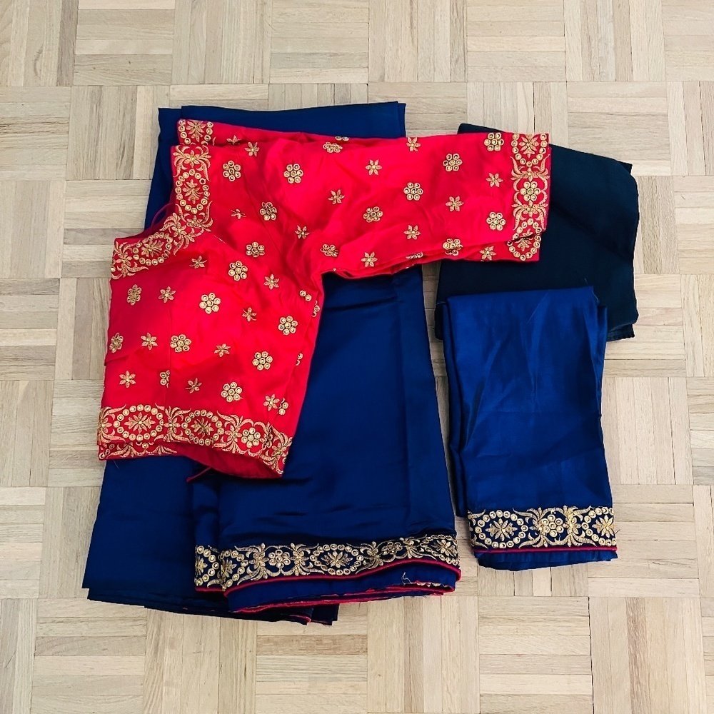 Sari - 4-piece outfit, includes blouse, petticoat, 2 pieces of sari fabric